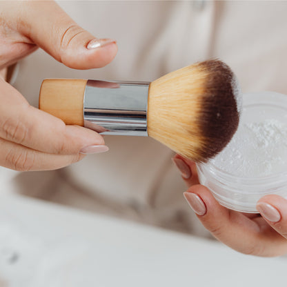 Makeup powder brush