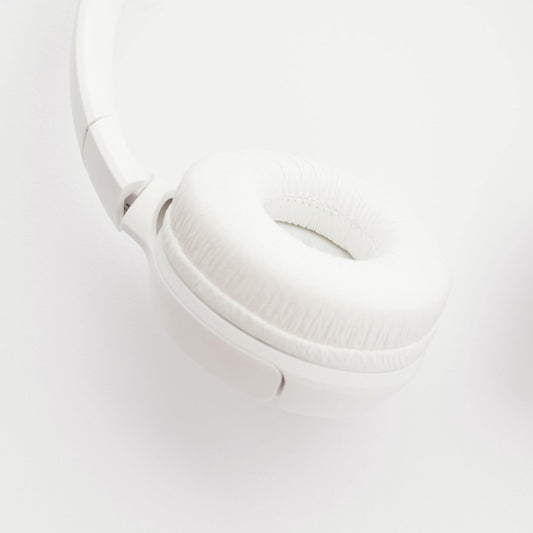 White smooth sponge headphone